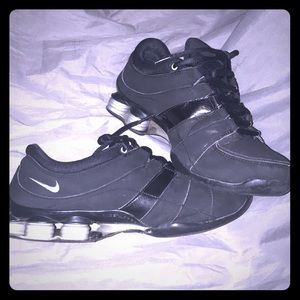 Black nike shox